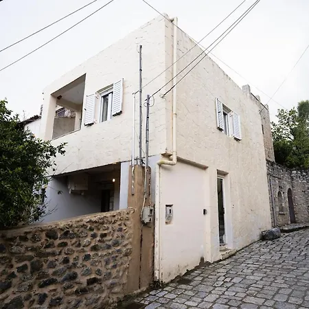 'lazaros' Seastone House Next To The Sea In Mani *