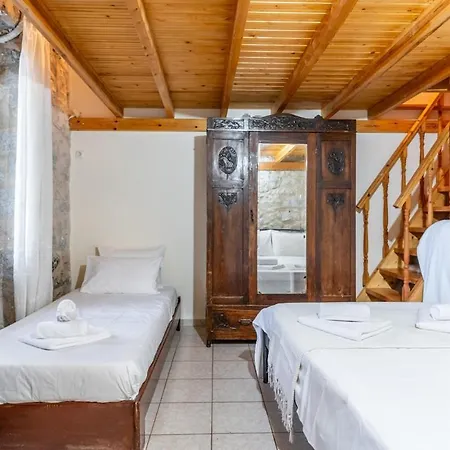 'lazaros' Seastone House Next To The Sea In Mani *