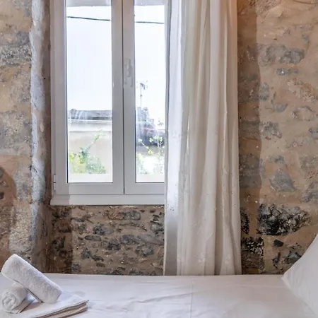 'lazaros' Seastone House Next To The Sea In Mani *