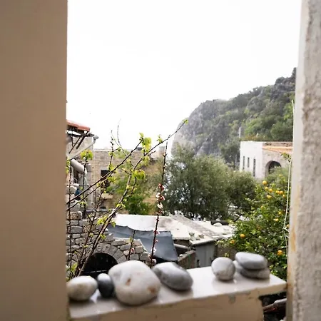 'lazaros' Seastone House Next To The Sea In Mani *