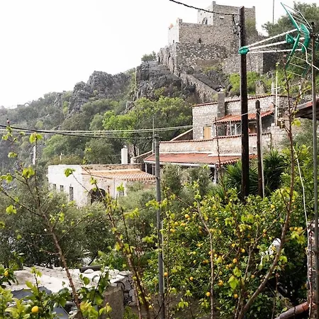 'lazaros' Seastone House Next To The Sea In Mani *
