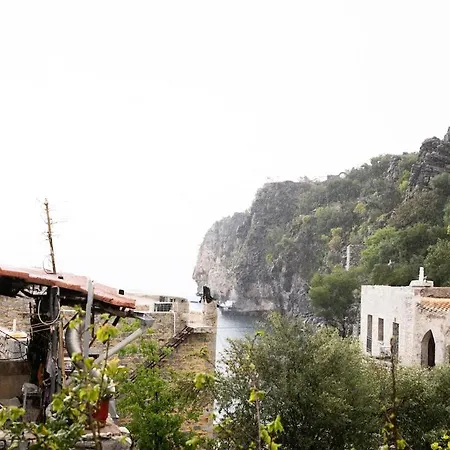 'lazaros' Seastone House Next To The Sea In Mani Nyaraló *